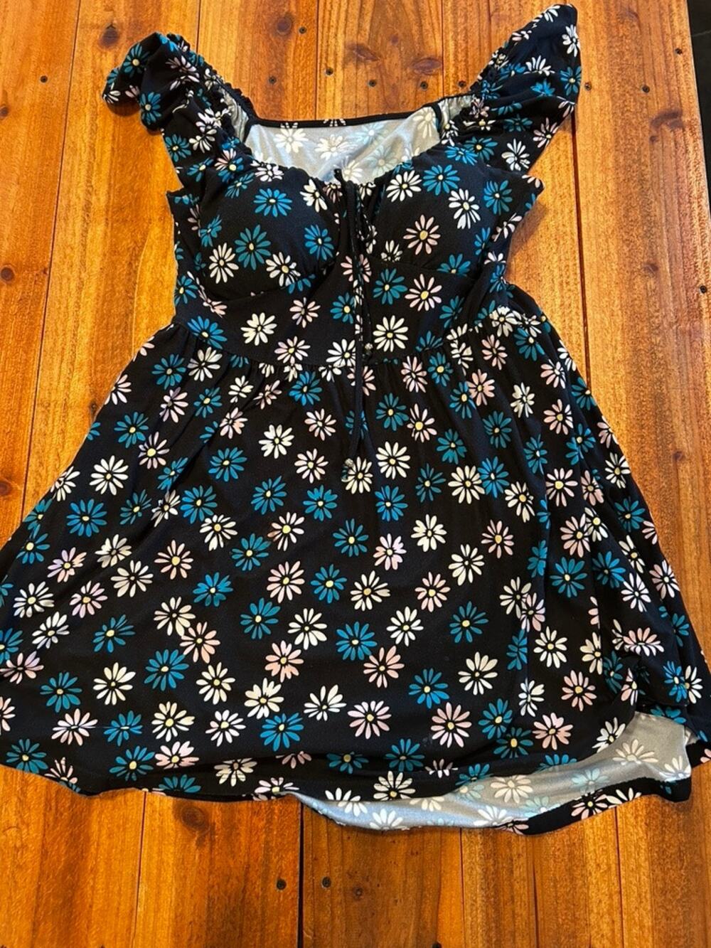 NWOT No Boundaries Black Daisy Floral Midi Dress L Sweetheart Neck